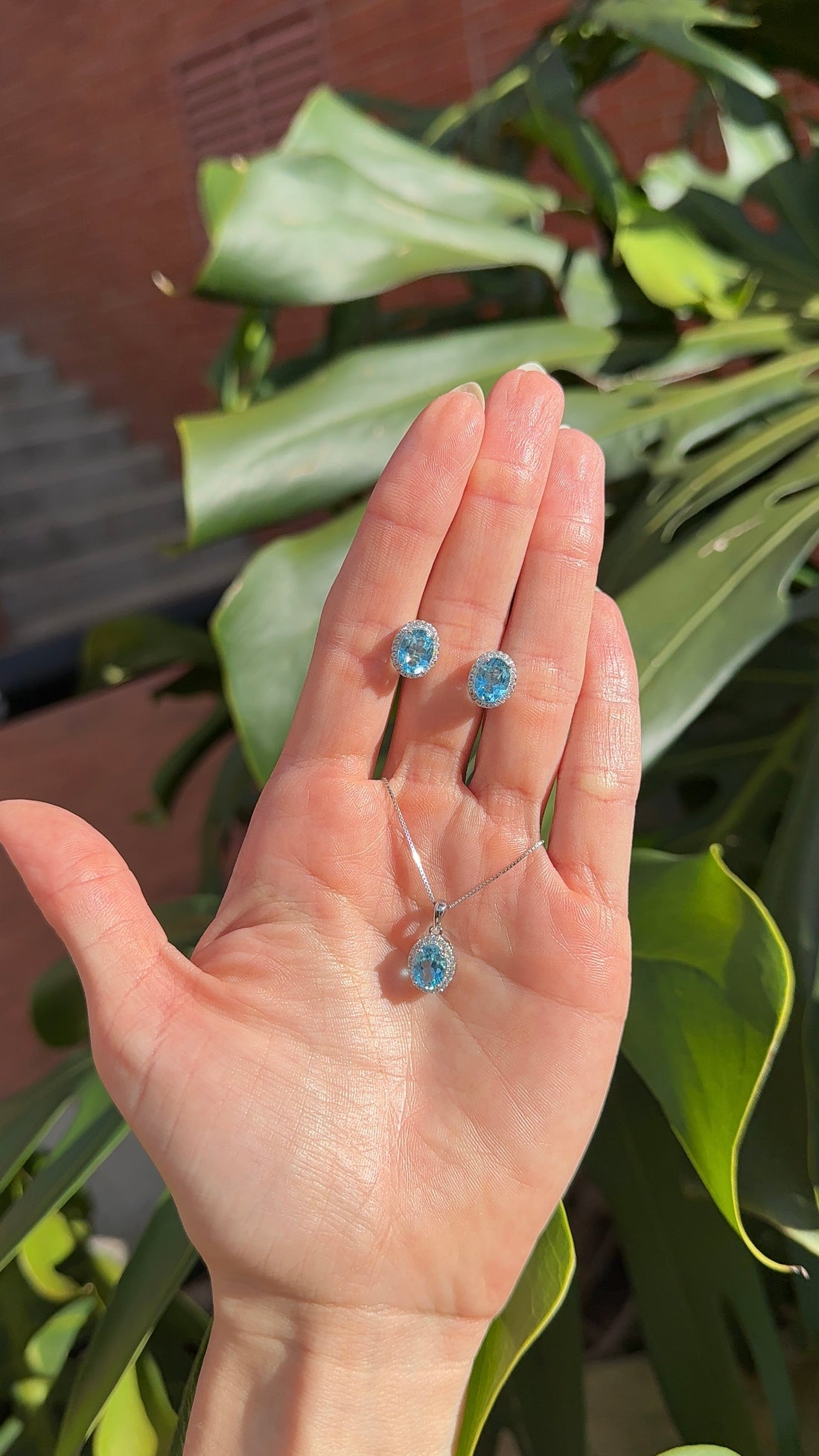 Pendientes halo topacio natural.
