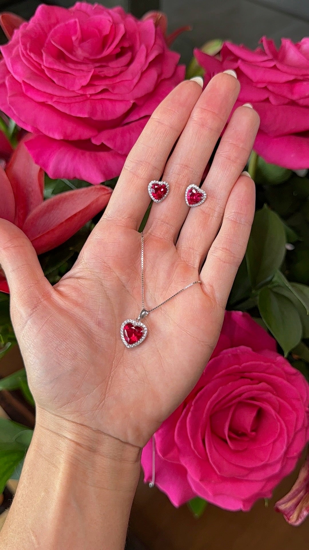 Set halo corazón rubí.