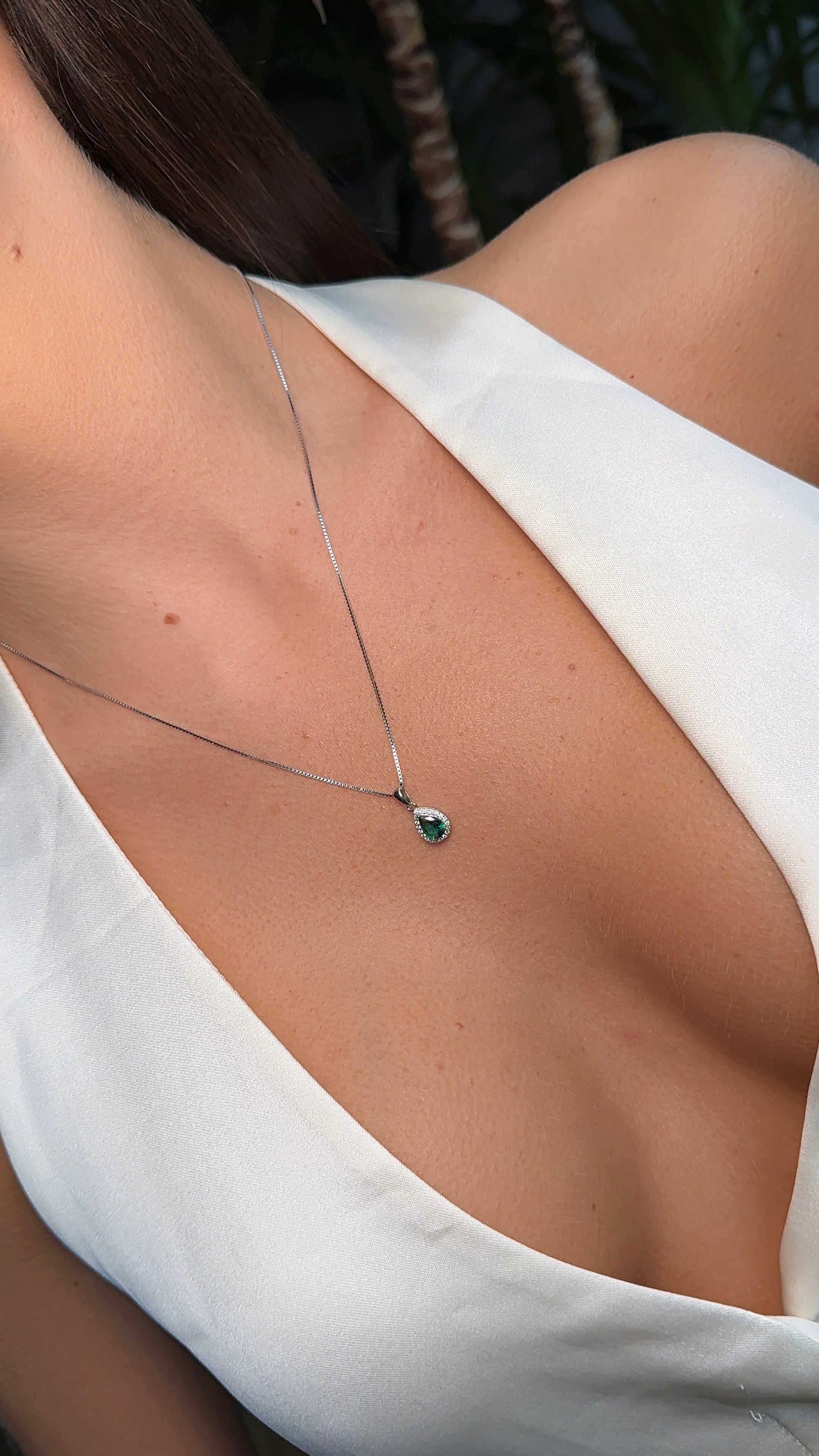 Collar gota esmeralda.