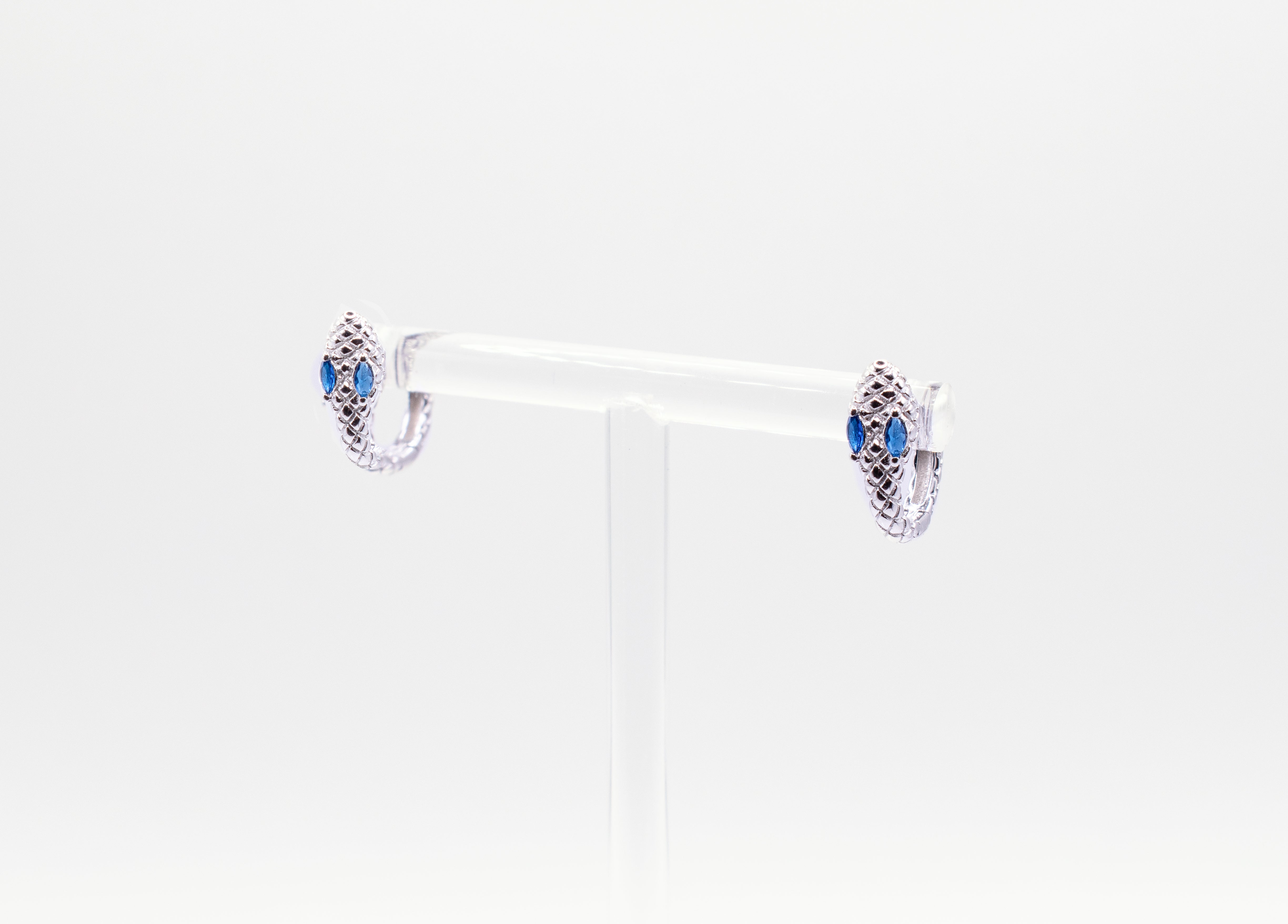 Candongas serpiente cuerpo gravado ojos circones.