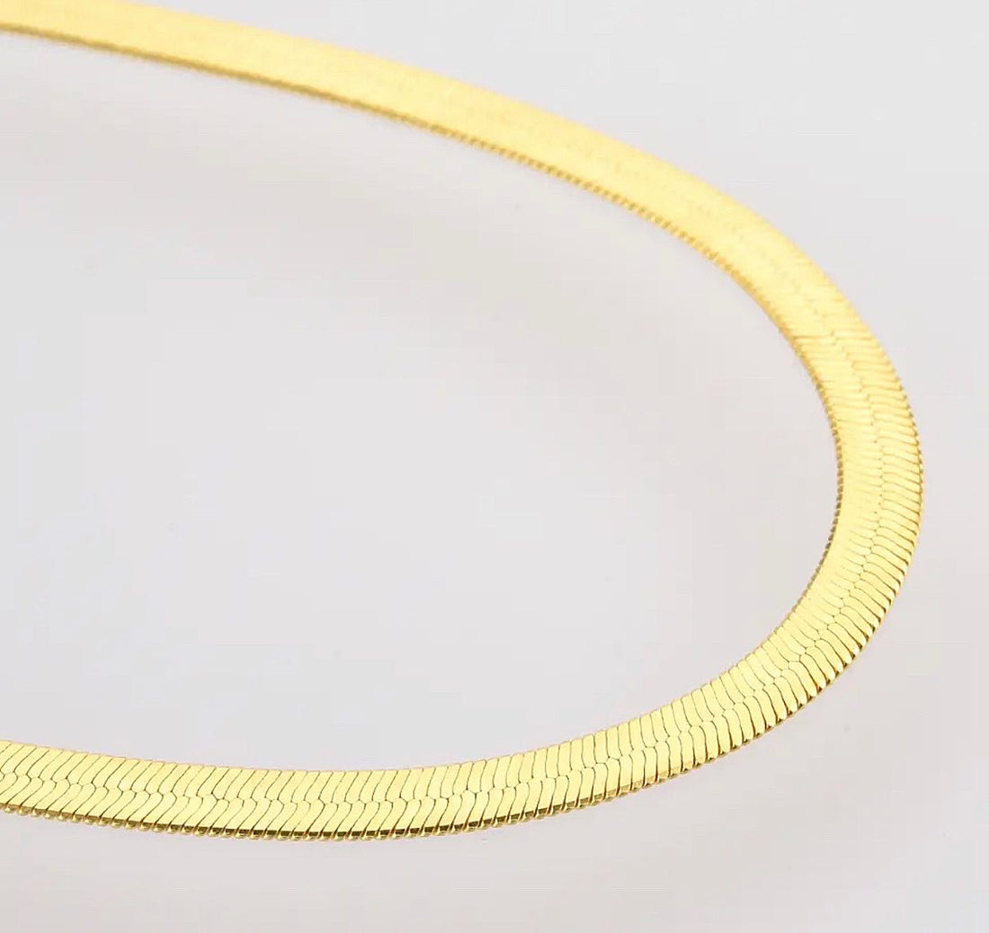 Collar dorado tejido italiano.