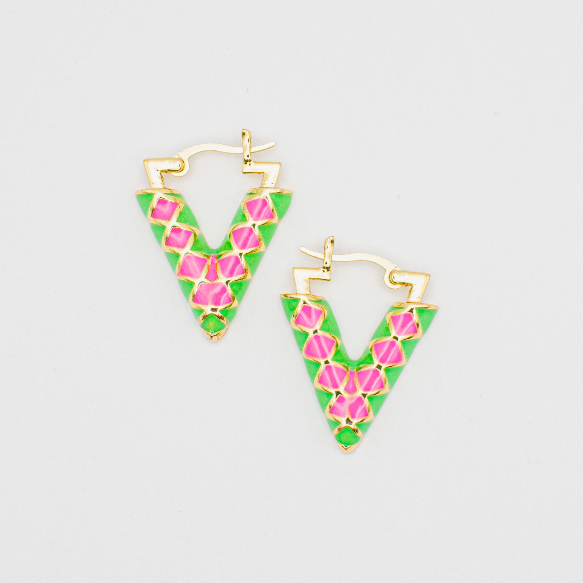 Pendientes V esmaltados.