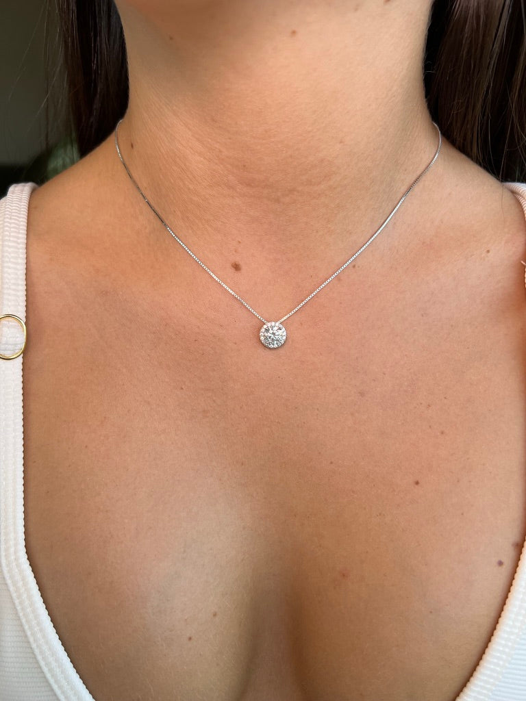 Set halo moissanita.