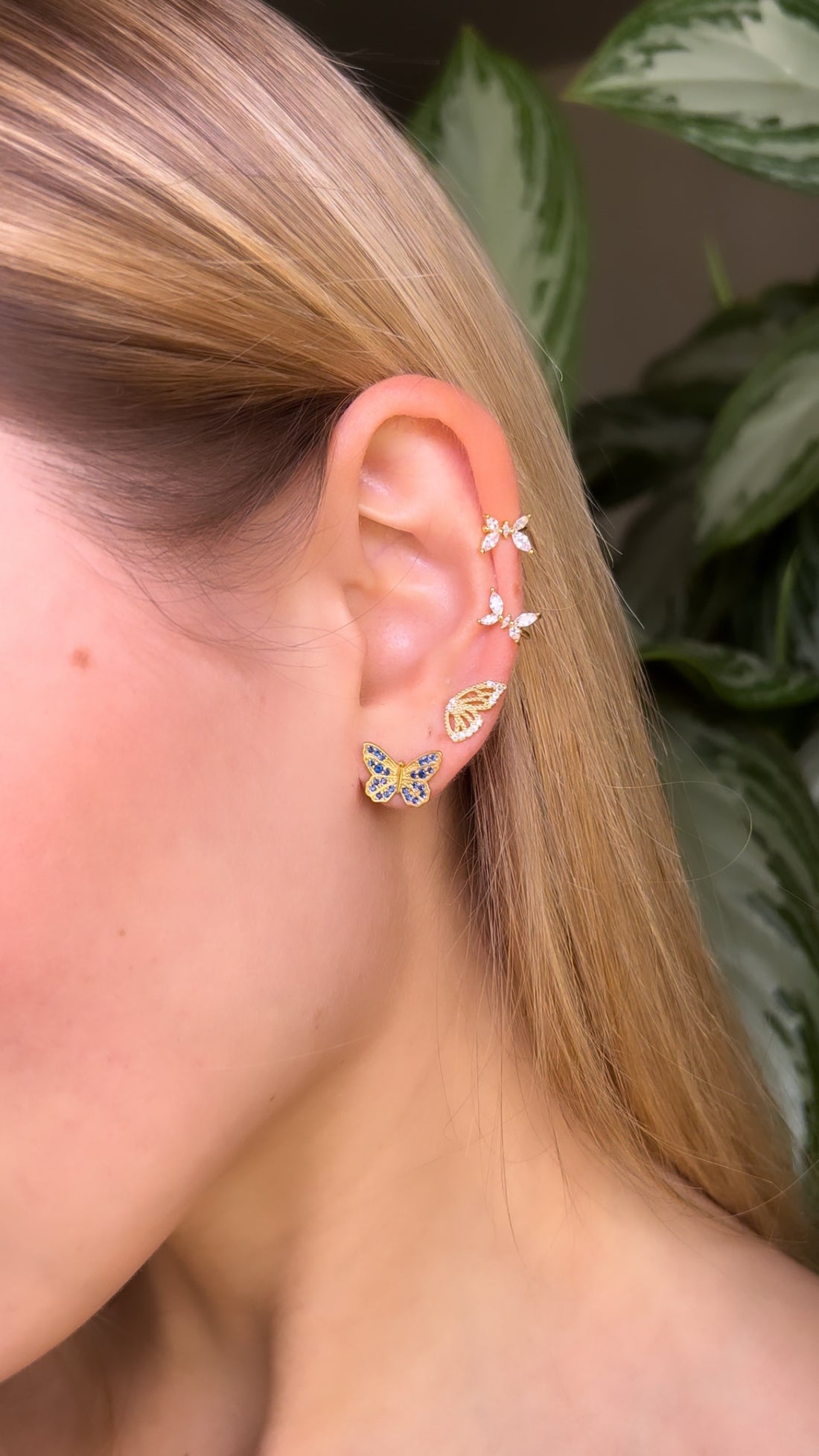 Pendientes ala mariposa con circones.