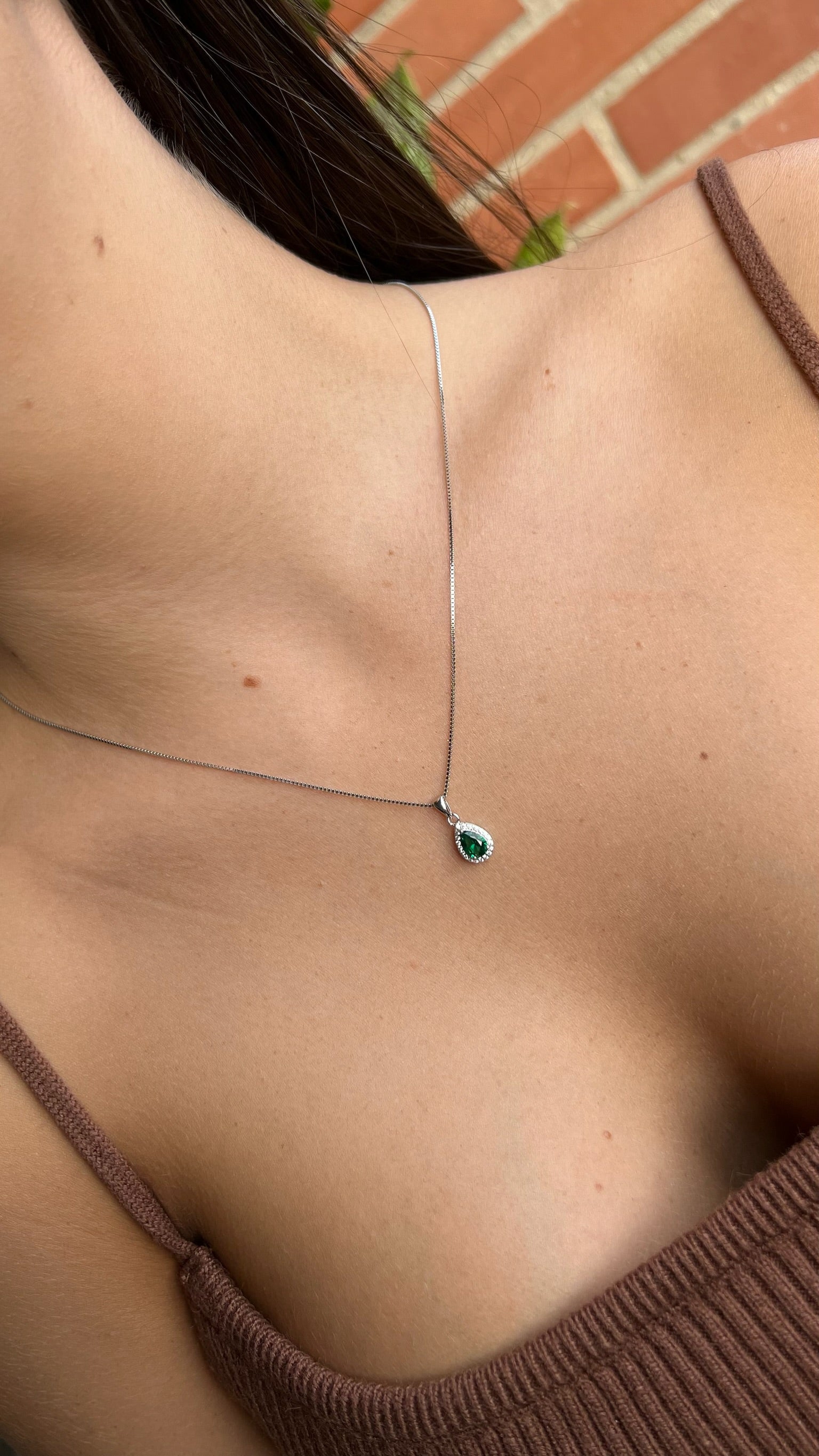 Collar gota esmeralda.