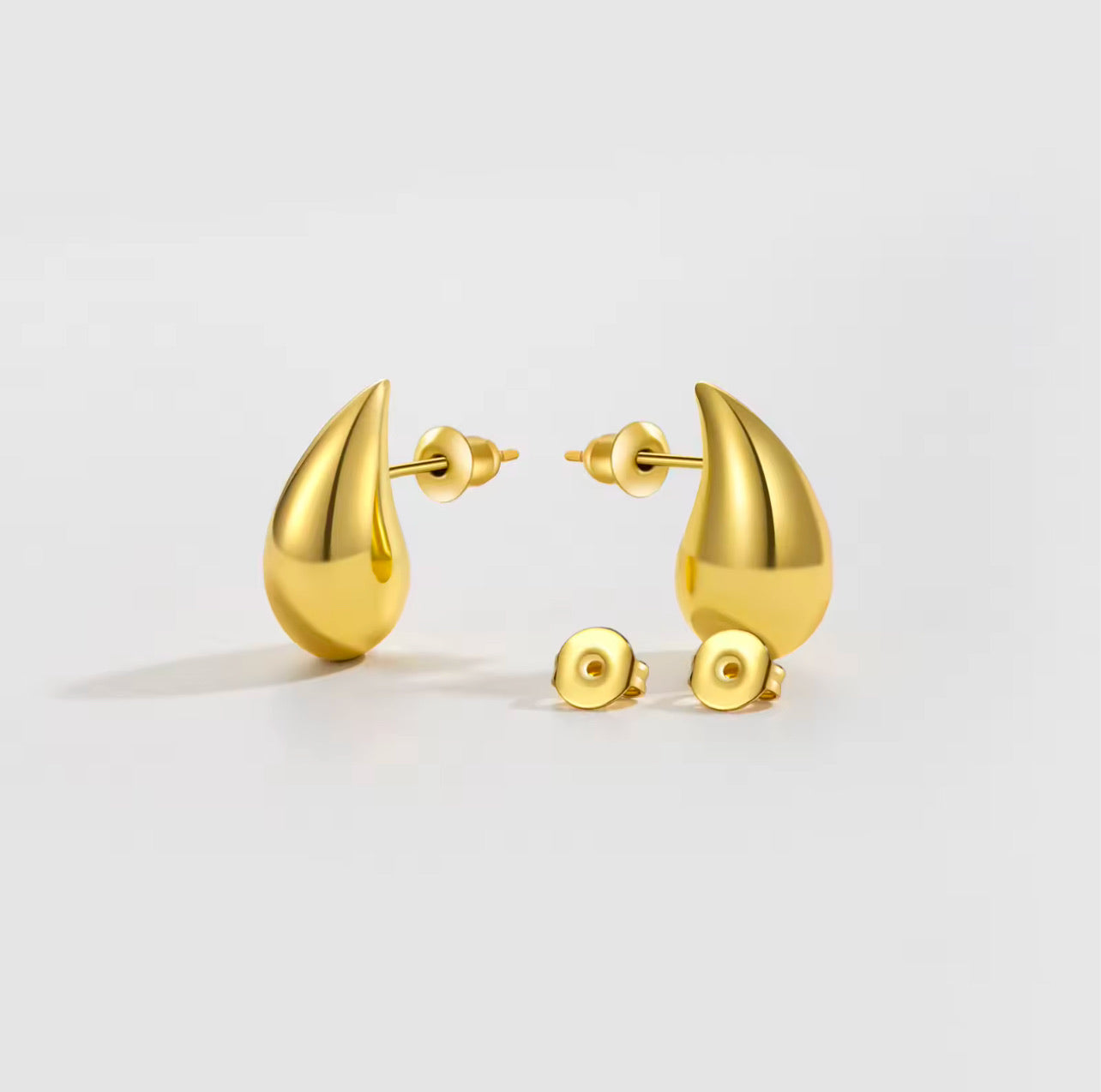 Pendientes gota dorada.