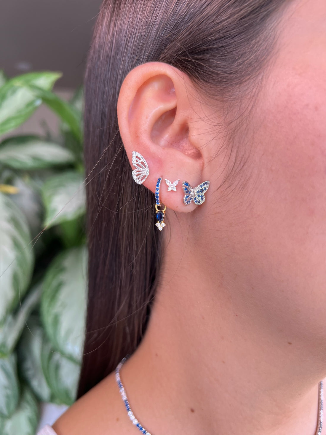 Pendientes ala mariposa con circones.