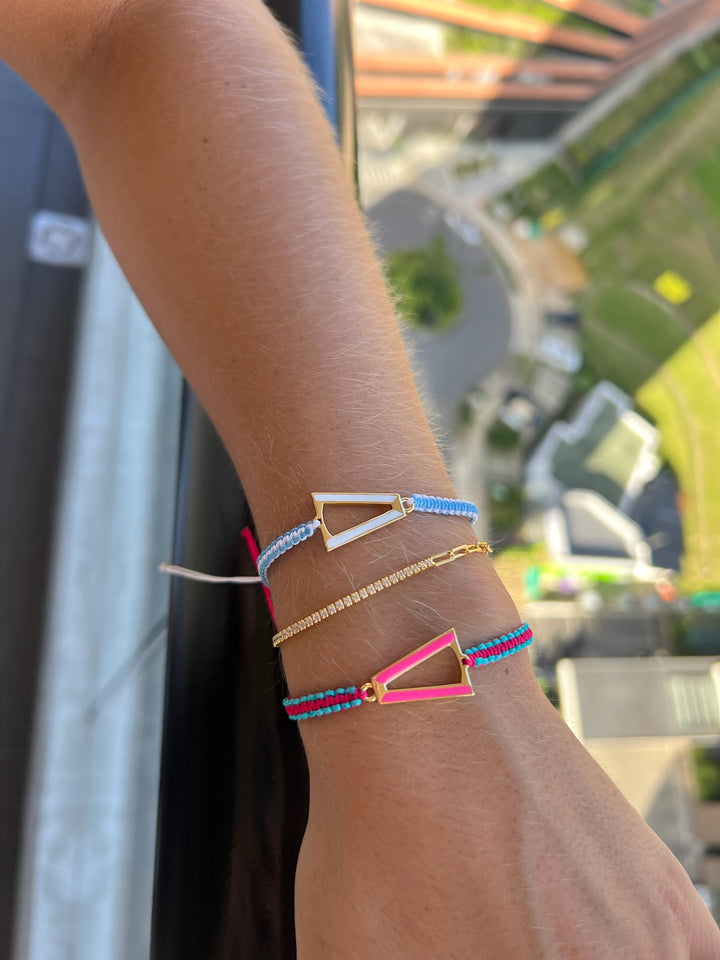 Pulsera tejidos con dije en forma de V