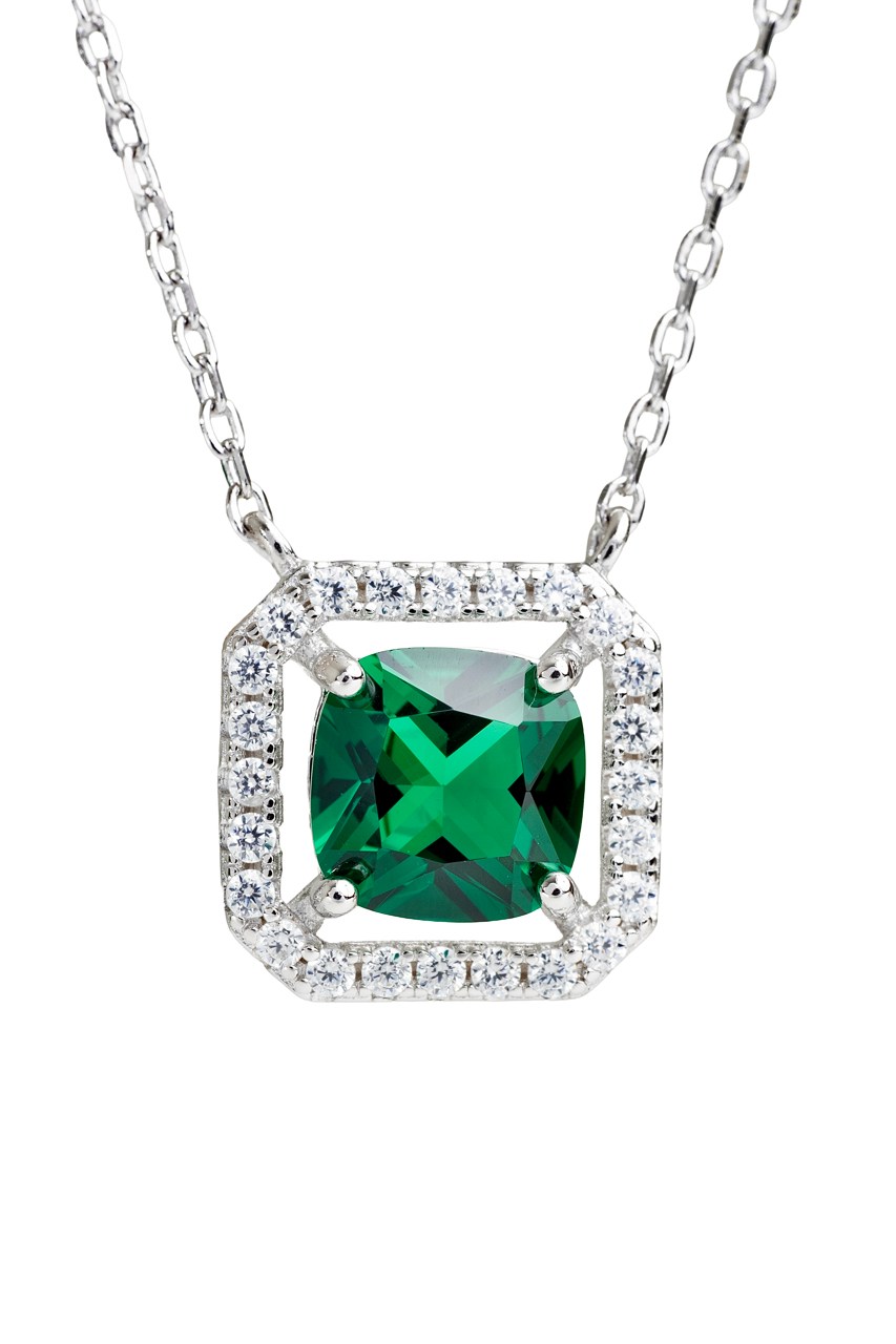 Collar esmeralda cuadrada circones al rededor.
