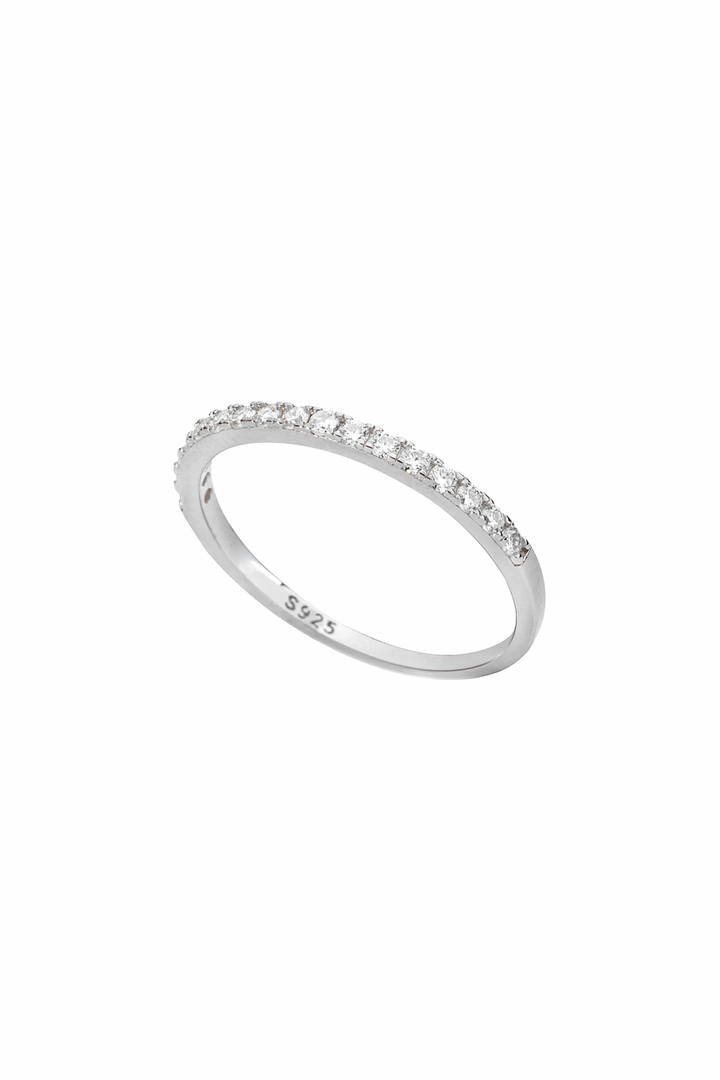 Anillo cintillo con moissanitas.