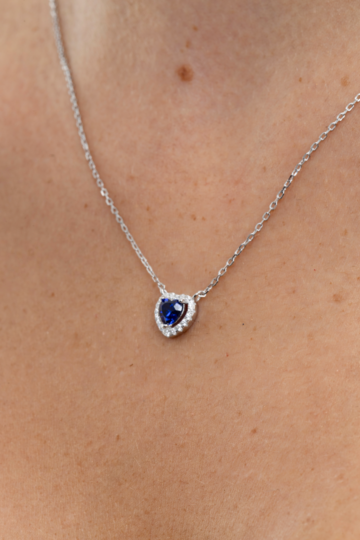 Collar corazón zafiro.