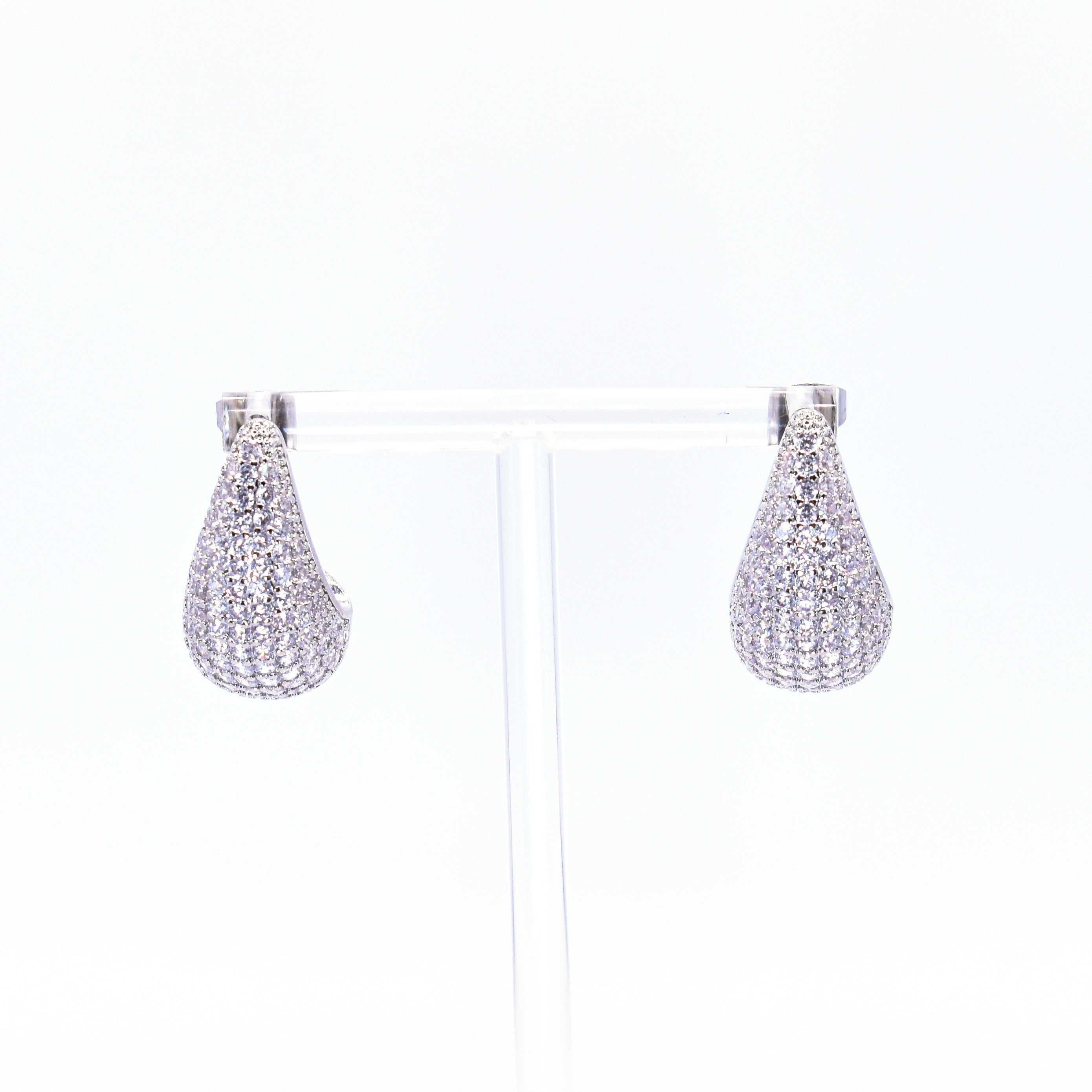 Pendientes en forma de gota grandes con circones.