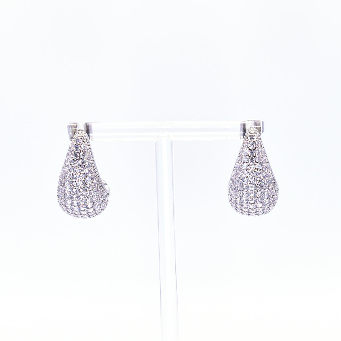 Pendientes en forma de gota grandes con circones.