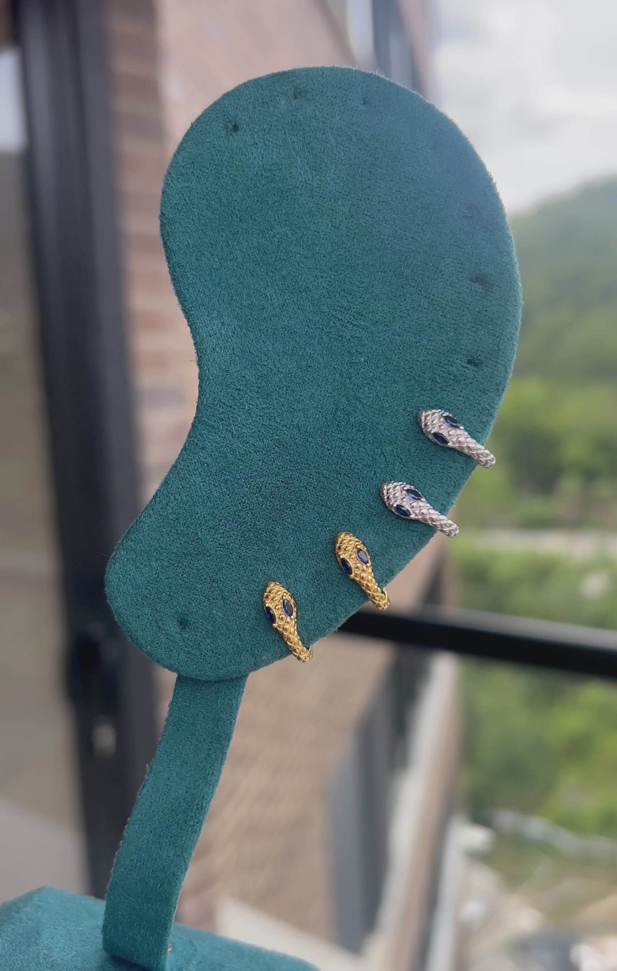 Candongas serpiente cuerpo gravado ojos circones.